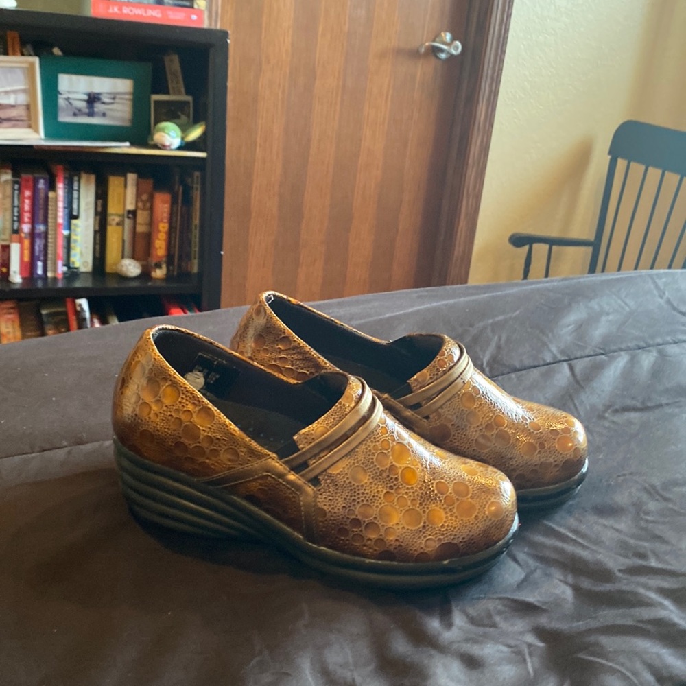 Shiny metallic brown clogs size 8